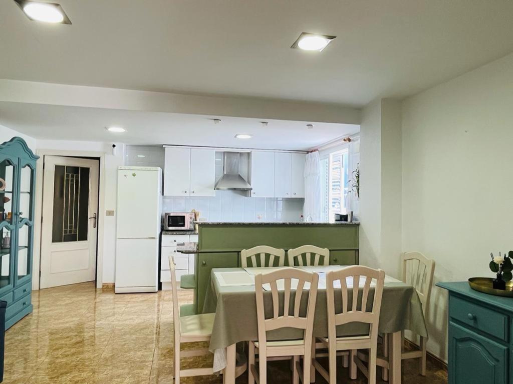 Beachfront Apartment With A Private Garden On The Ground Floor Монкофар Экстерьер фото