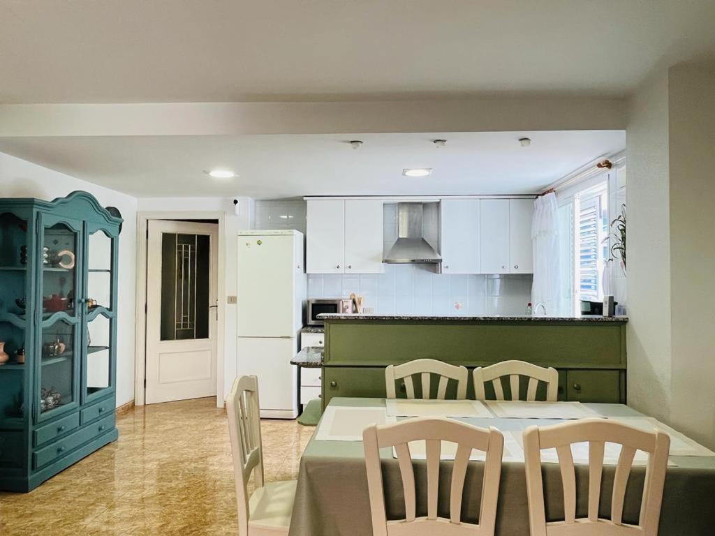 Beachfront Apartment With A Private Garden On The Ground Floor Монкофар Экстерьер фото