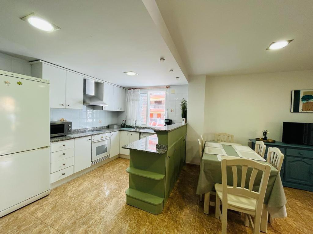 Beachfront Apartment With A Private Garden On The Ground Floor Монкофар Экстерьер фото
