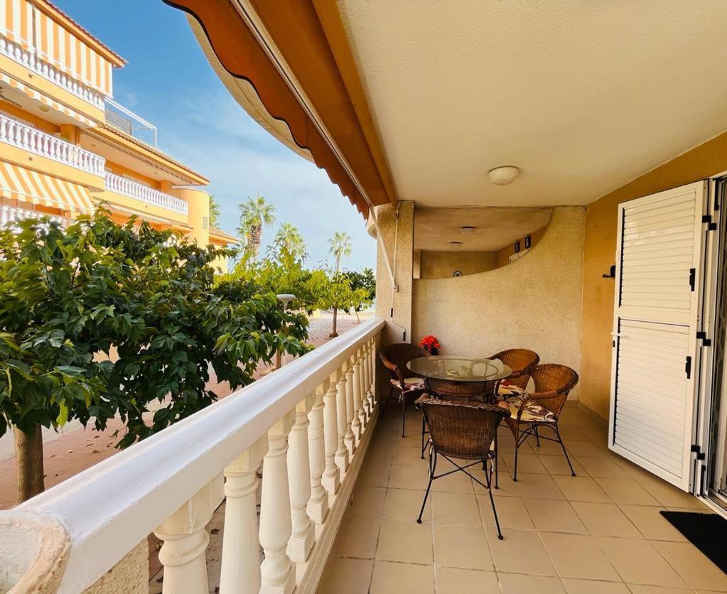 Beachfront Apartment With A Private Garden On The Ground Floor Монкофар Экстерьер фото